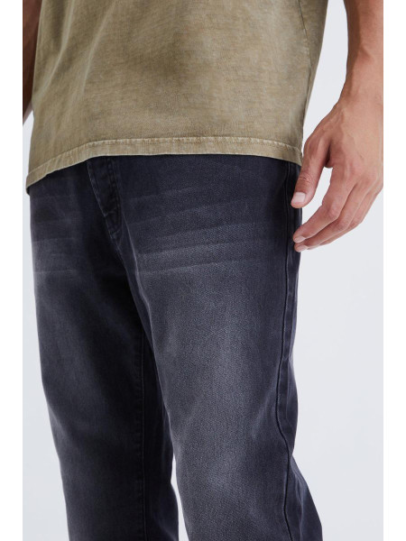 Високі тонкі жорсткі джинси