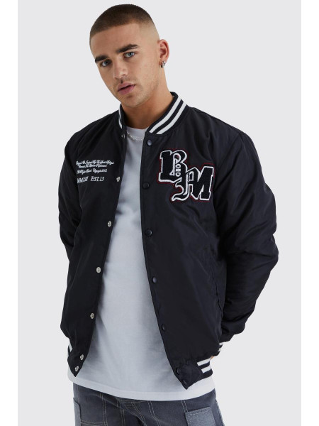 Нейлонова куртка з значками