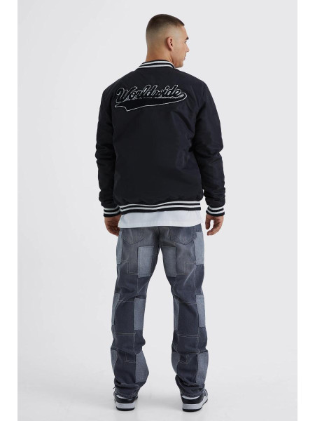 Нейлонова куртка з значками