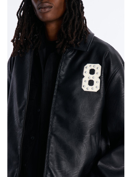 Чорна шкіряна куртка-бомбер з шипами