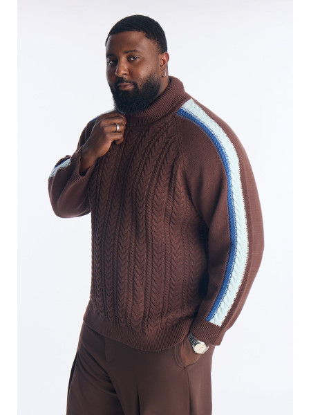 Светр з коміром-гольф та контрастними вставками