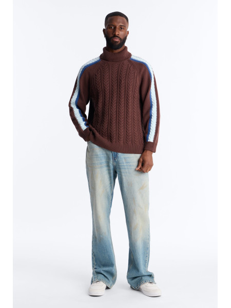 Светр з коміром-гольф та контрастними вставками