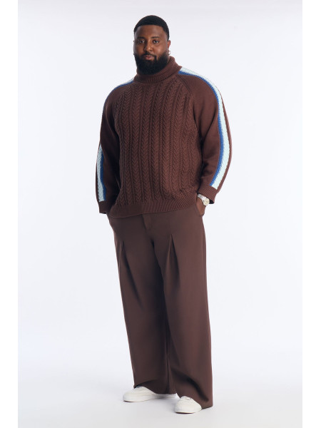 Светр з коміром-гольф та контрастними вставками