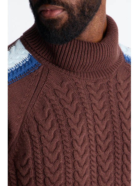 Светр з коміром-гольф та контрастними вставками