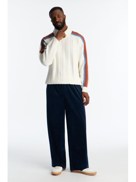 Светр з коміром-гольф та контрастними вставками