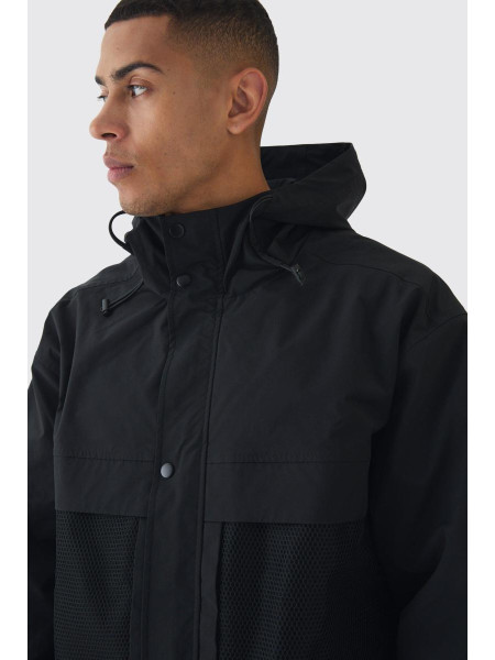Чорна парка із сітчастої панелі та капюшоном