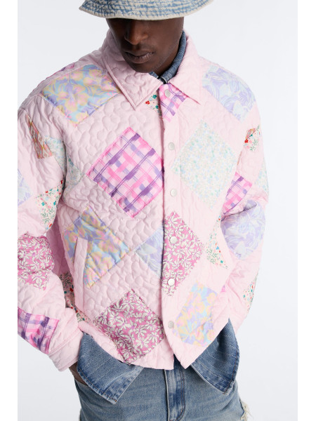 Стьобана укорочена куртка з клаптиками