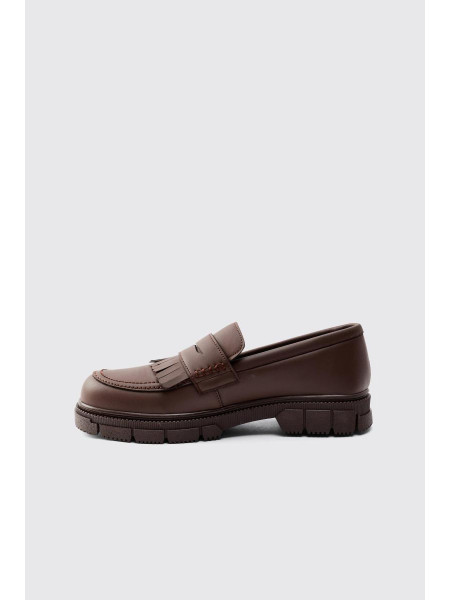 Pu Chunky Sole Tassel Loafer у коричневому