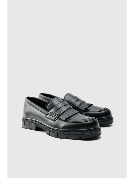 Pu Chunky Sole Tassel Loafer у чорному