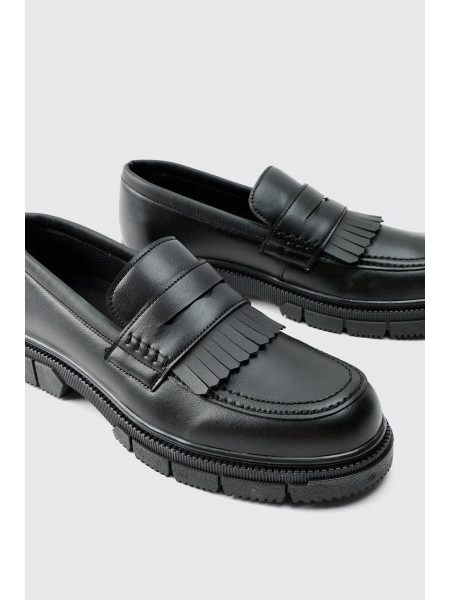 Pu Chunky Sole Tassel Loafer у чорному