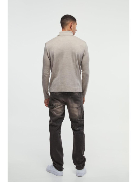 Довгий рулон на шиї в камені перемички