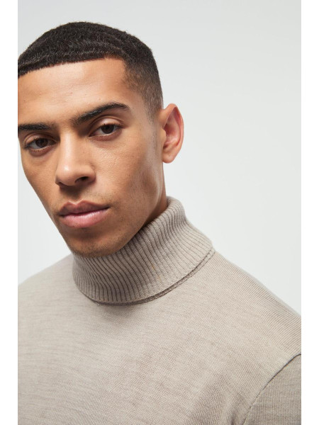 Довгий рулон на шиї в камені перемички